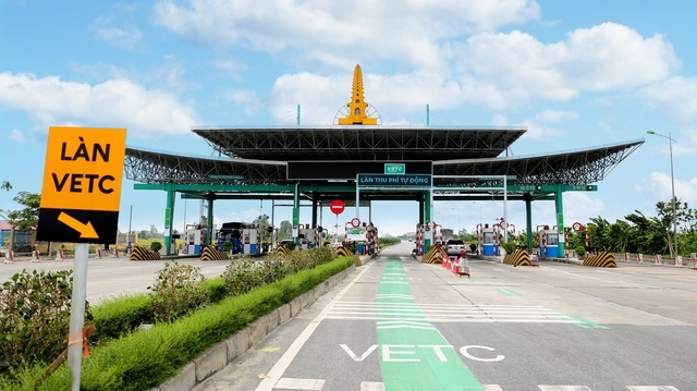 100% xe ô tô ở Việt Nam được dán tem thu phí không dừng từ năm 2018