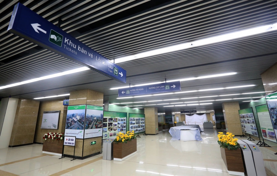 doan tau va nha ga mau dau tien tuyen duong sat cat linh ha dong