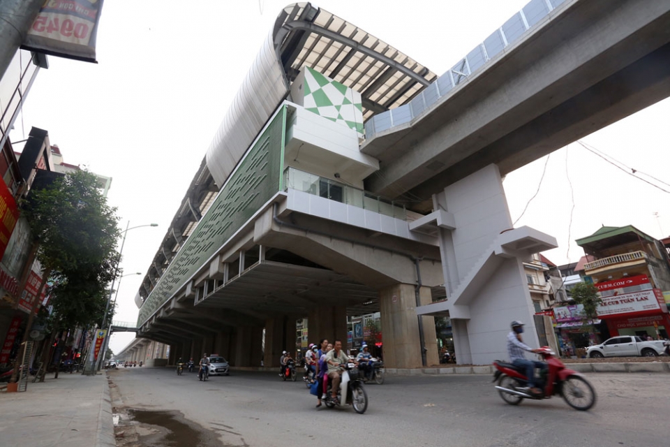 doan tau va nha ga mau dau tien tuyen duong sat cat linh ha dong