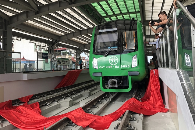 Một số bất tiện còn tồn tại ở tuyến đường sắt trên cao Cát Linh-Hà Đông nhieu bat tien o tuyen duong sat tren cao cat linh ha dong