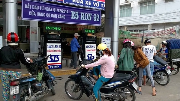Việt Nam sẽ chỉ sản xuất xăng E5 RON 92 và xăng khoáng RON 95 từ 1/1/2018