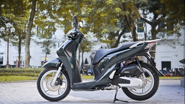 Honda Việt Nam lên tiếng về việc xe máy “đội” giá và tăng phí trước bạ