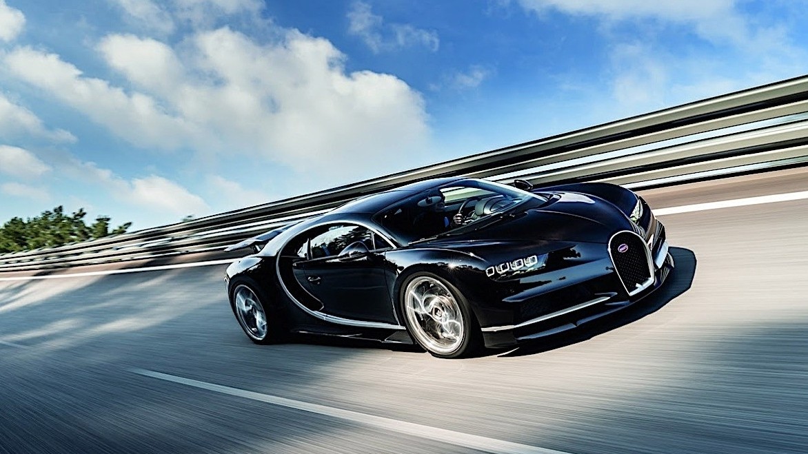 Công nghệ lốp "hụt hơi" trước sức mạnh của siêu xe Bugatti Chiron
