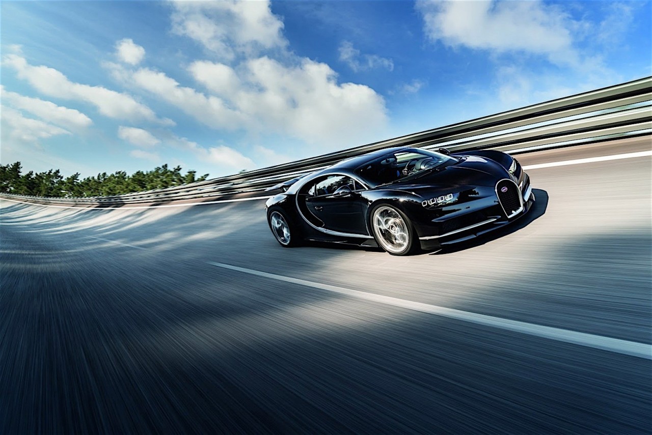 cong nghe lop hut hoi truoc suc manh cua sieu xe bugatti chiron