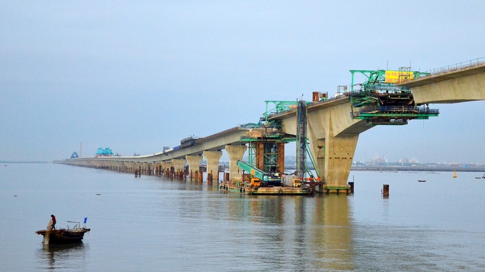 Nhiều sai sót tại dự án đường ô tô vượt biển dài nhất Việt Nam