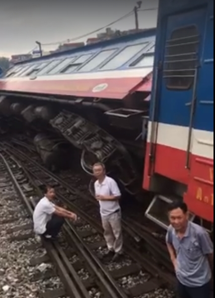tau hoa cho hon 100 nguoi trat banh tai ha noi