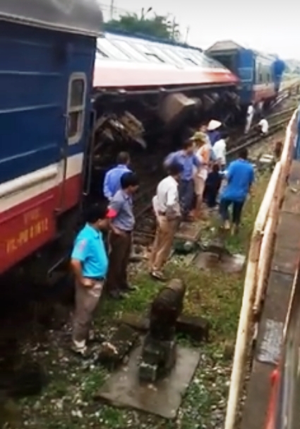 tau hoa cho hon 100 nguoi trat banh tai ha noi