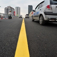 Đè vạch liền theo quy định mới, lái xe bị phạt bao nhiêu tiền?