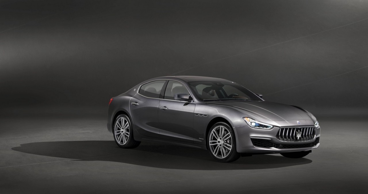 maserati gioi thieu ghibli phien ban nang cap nhe bo sung cong nghe tu hanh