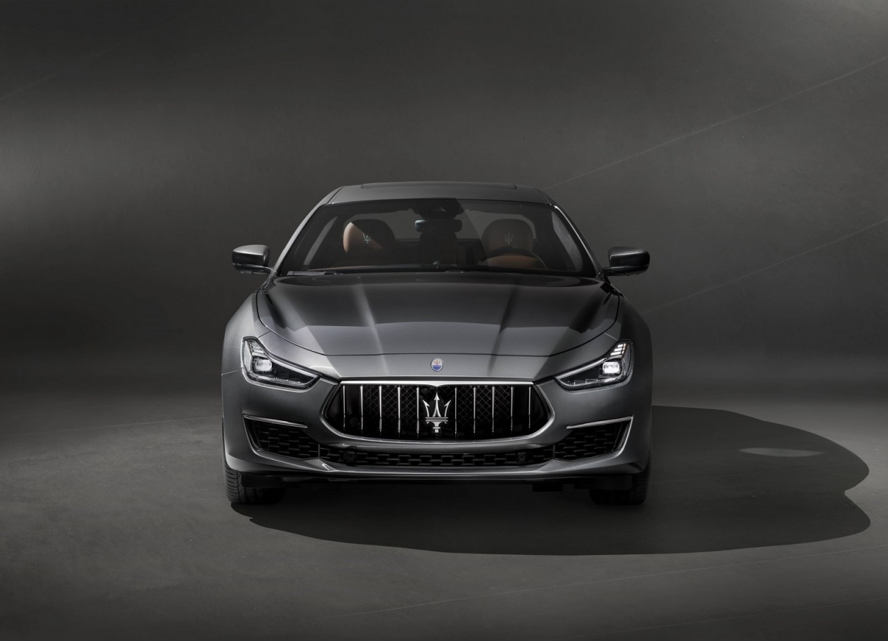 maserati gioi thieu ghibli phien ban nang cap nhe bo sung cong nghe tu hanh