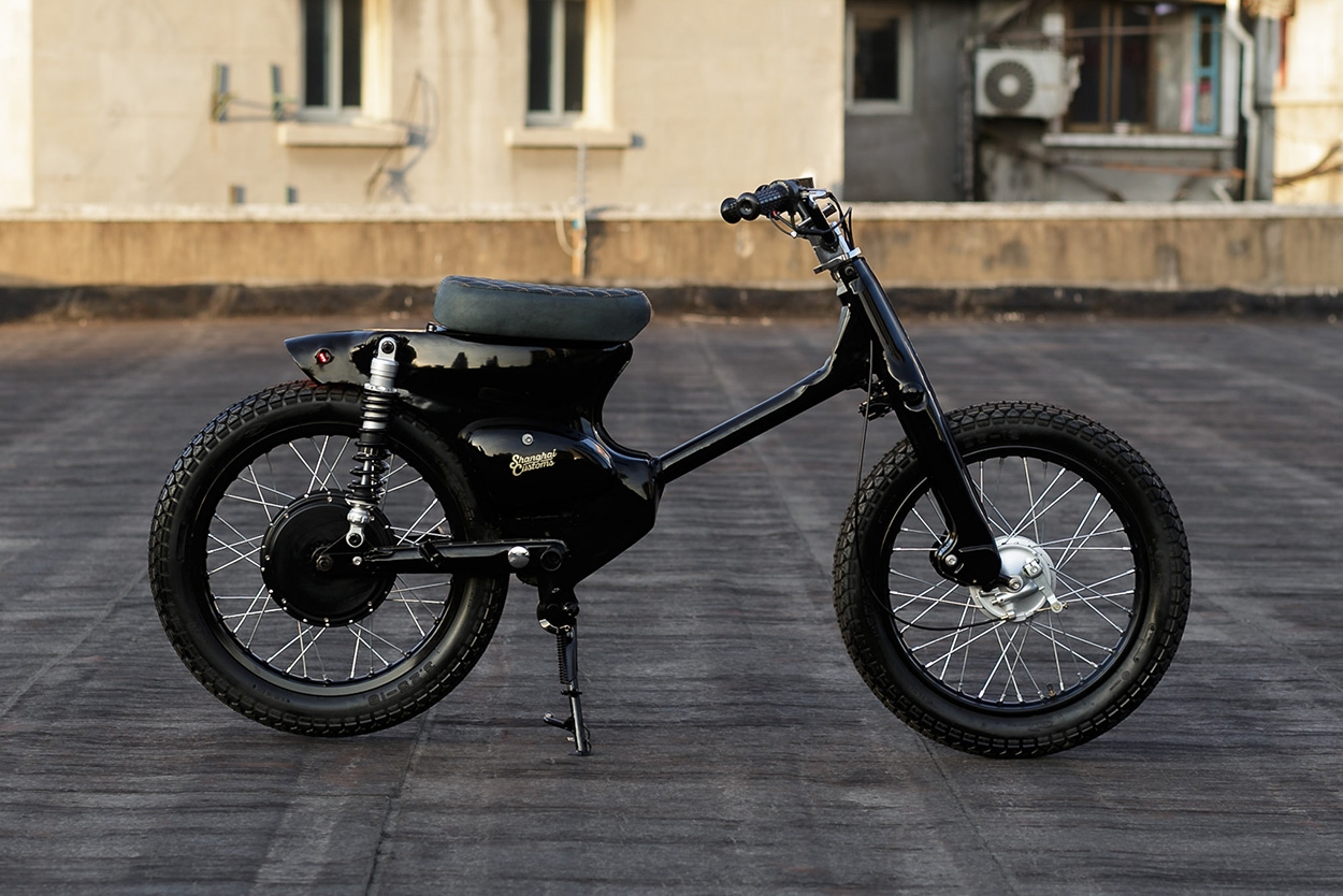 ngam honda cub 1967 bien hinh thanh xe dien day ca tinh