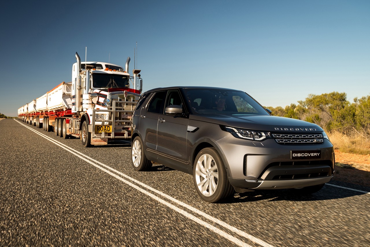 land rover discovery pho dien suc manh voi man keo xe sieu truong nang 121 tan