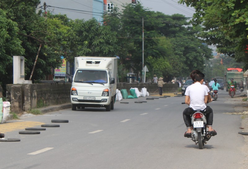ha noi an hoa giao thong tu hang rao phoi thoc tren quoc lo 21b