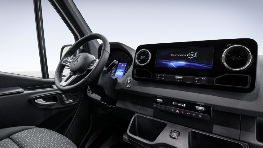 Mercedes-Benz Sprinter hoàn toàn mới lộ ảnh nội thất đầy hiện đại