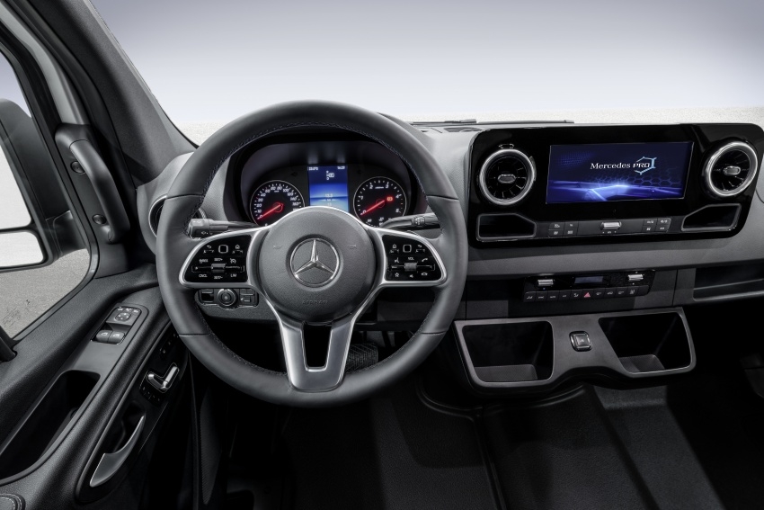 mercedes benz sprinter hoan toan moi lo anh noi that day hien dai