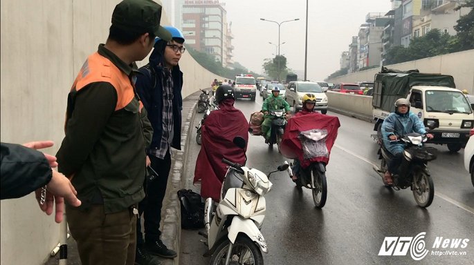 ha noi xe may nga do la liet trong ham chui kim lien