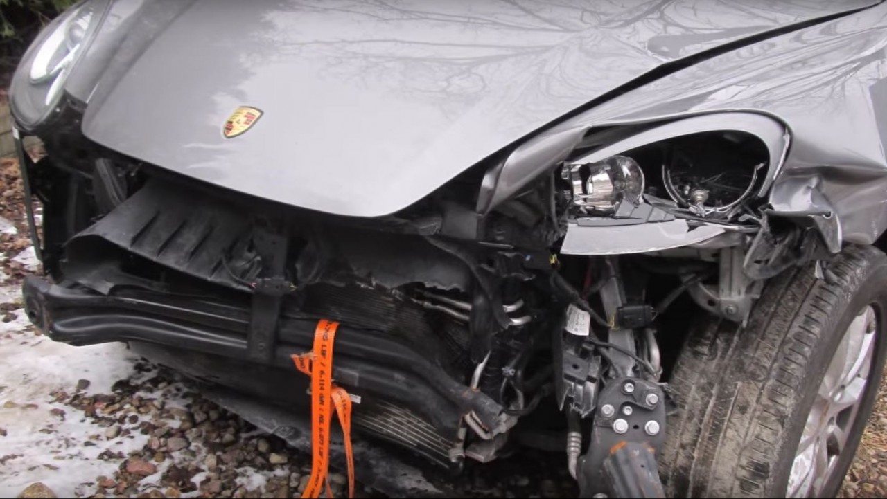 "Đống sắt vụn" Porsche Cayenne hồi sinh thần kỳ dưới tay thợ máy Nga