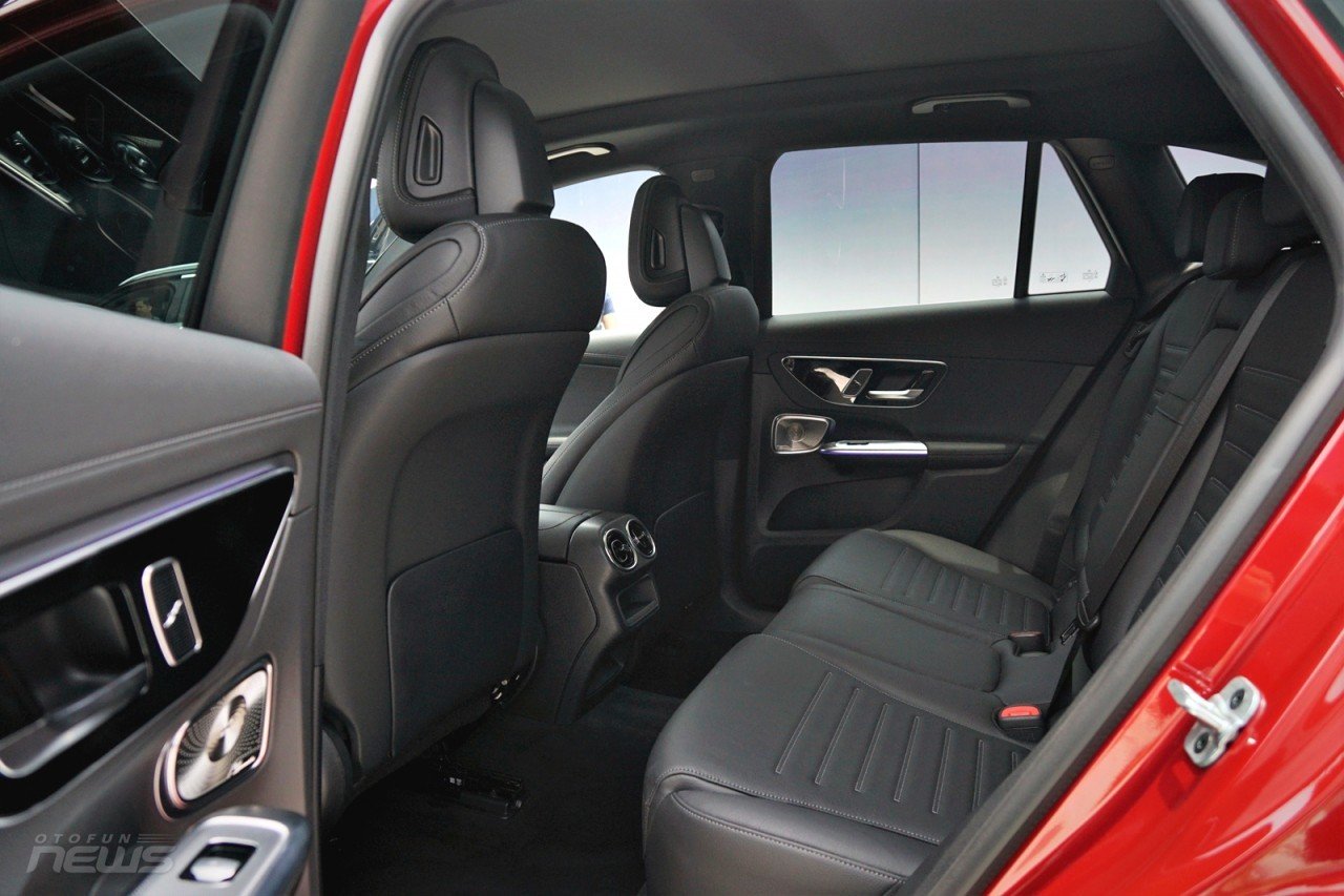So sánh hai phiên bản của Mercedes-Benz GLC 2023 đang bán tại Việt Nam