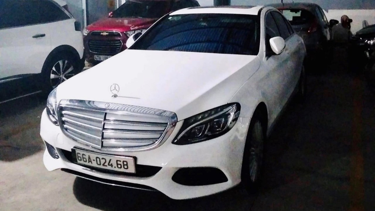 Chủ xe Mercedes-Benz bức xúc đăng kiểm vì xe nguyên bản nhưng vẫn trượt do 'mặt ca-lăng không đúng'