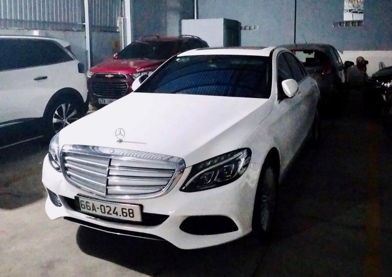 Cục Đăng kiểm xác nhận mặt ca-lăng xe Mercedes-Benz C250 nguyên bản, liên hệ chủ xe để giải quyết