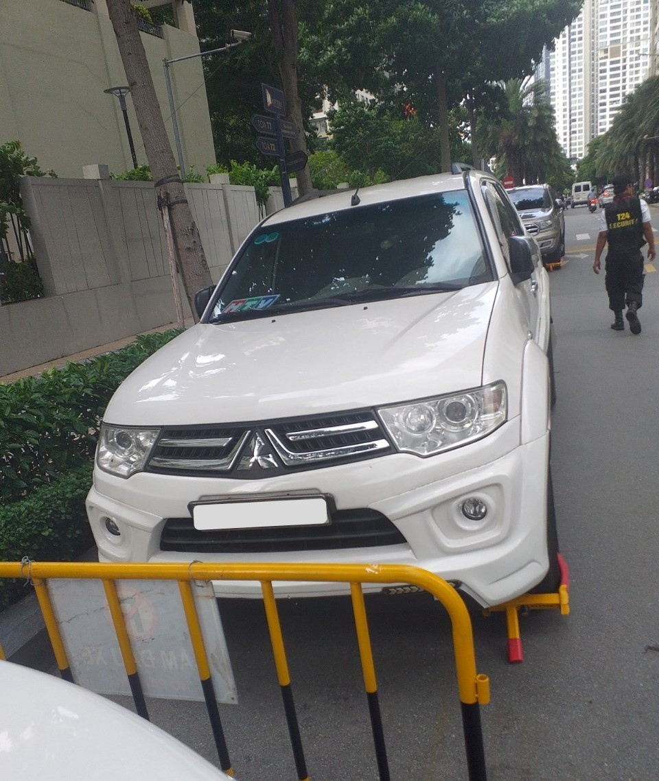 Vụ chủ xe kiện Masteri Thảo Điền: Ban Quản trị khẳng định đội an ninh đã xử lý đúng bảo vệ khóa bánh