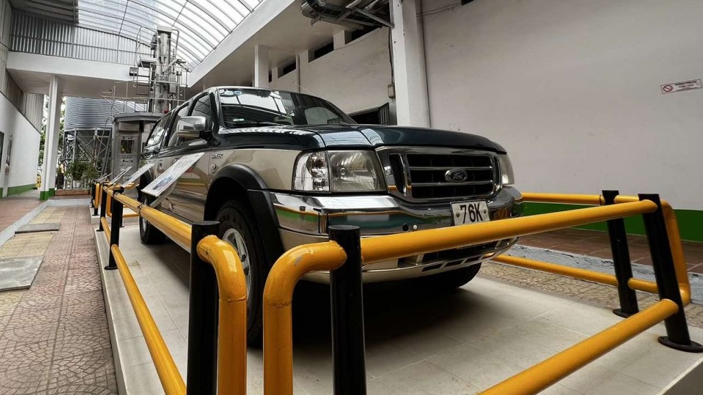 Chiếc Ford Ranger 16 tuổi trưng bày trang trọng giữa nhà máy Vinasoy