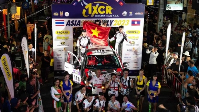 Các tay đua Việt Nam ra mắt hoành tráng tại giải đua xuyên Á AXCR 2023