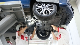 Bảo dưỡng ô tô nên vào hãng hay garage ngoài?