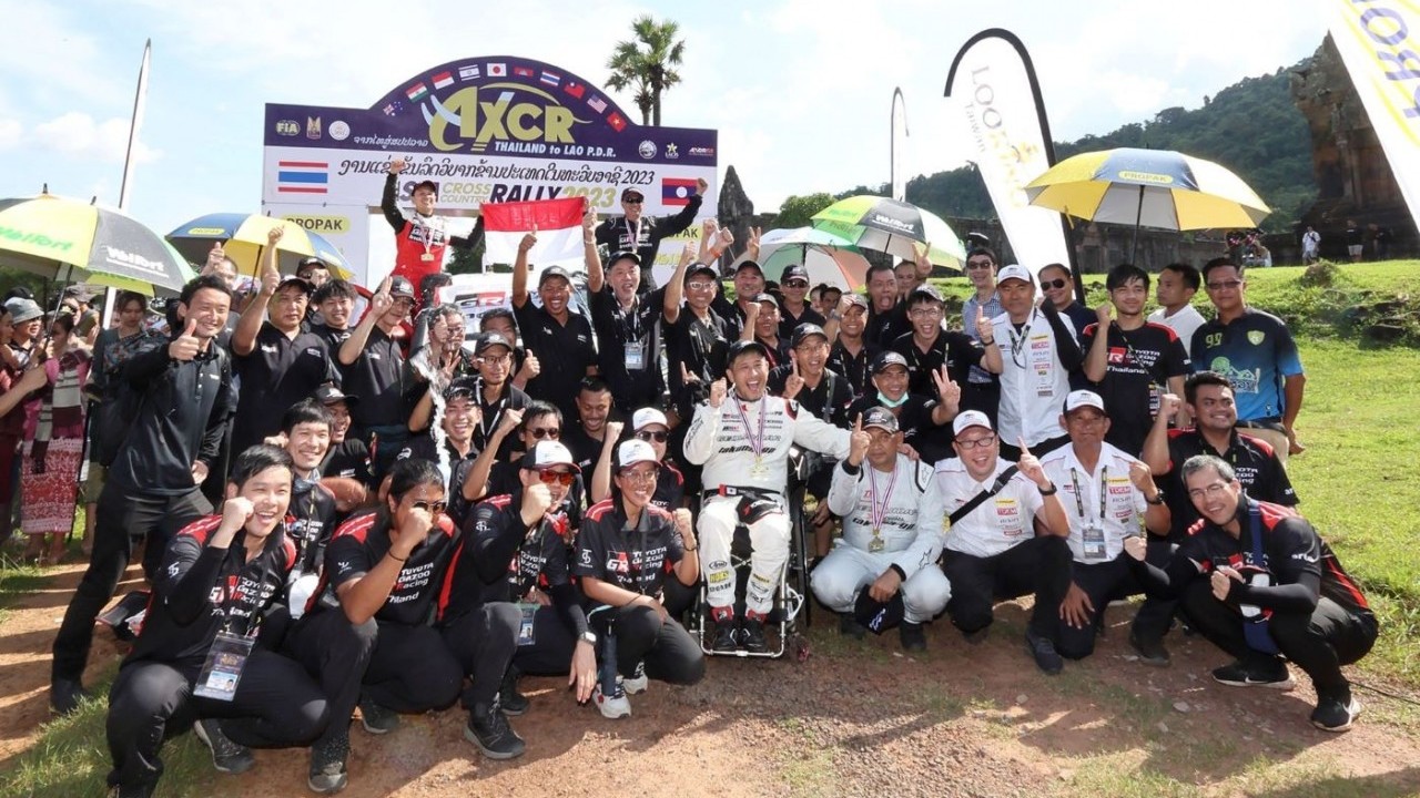 Chuyện cổ tích về nhà vô địch với đôi chân bị liệt Takuma Aoki ở giải đua xuyên Á AXCR 2023