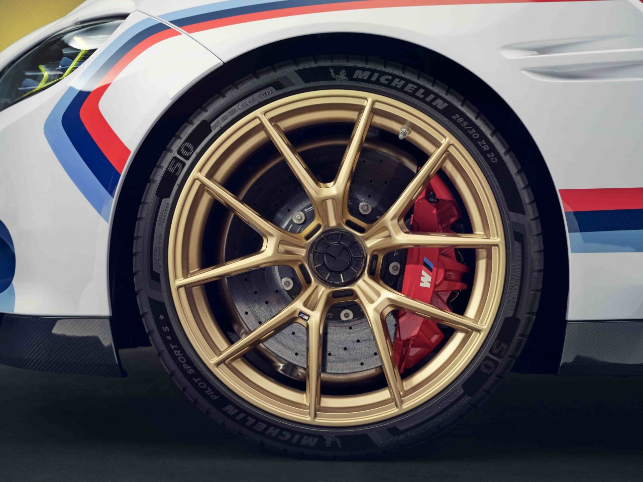 Huyền thoại BMW 3.0 CSL tái sinh với mẫu M4, mạnh tới 553 mã lực