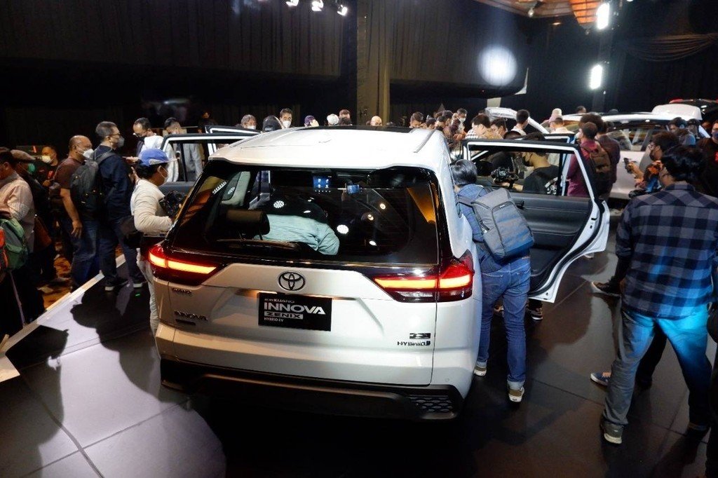 Toyota Innova 2023 cháy hàng tại Indonesia