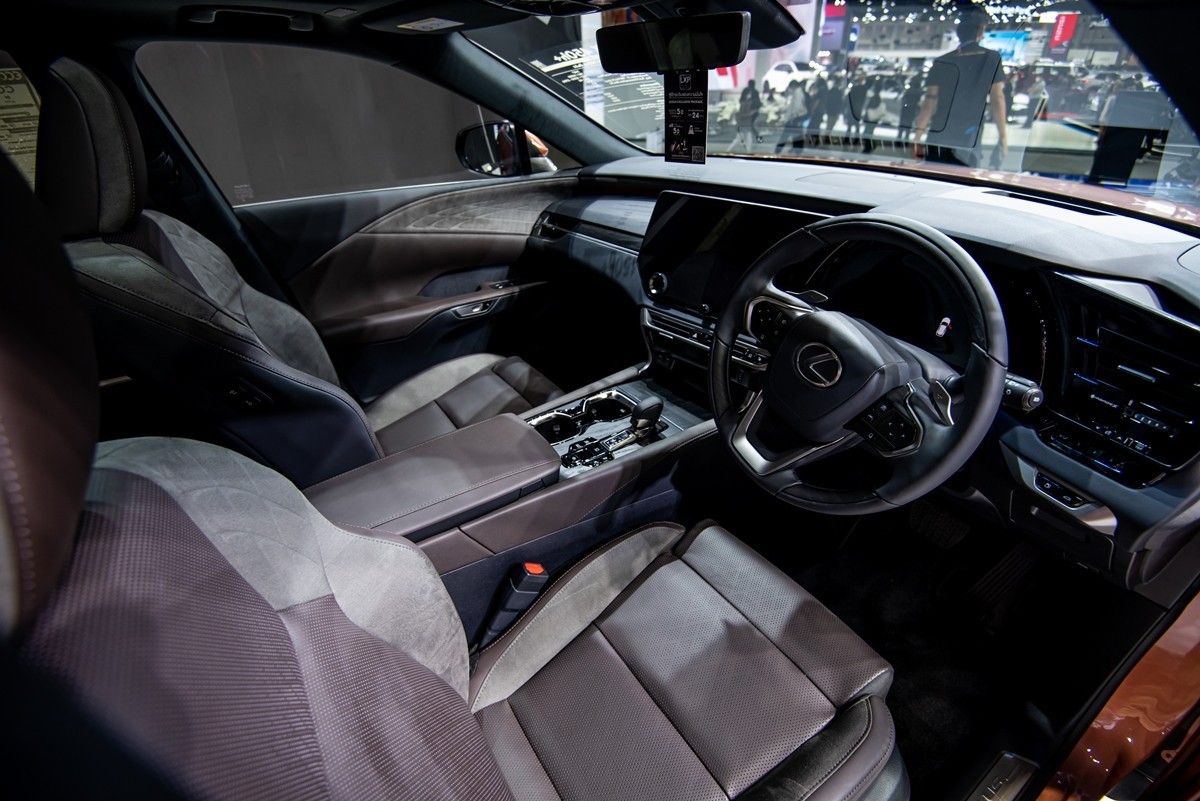 Lexus RX 2023 giá từ 3,16 tỷ đồng tại Thái Lan