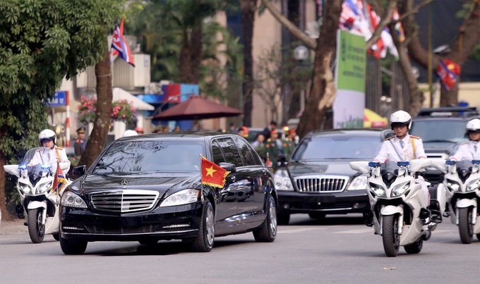 he lo duong day dua sieu xe trieu do den voi kim jong un