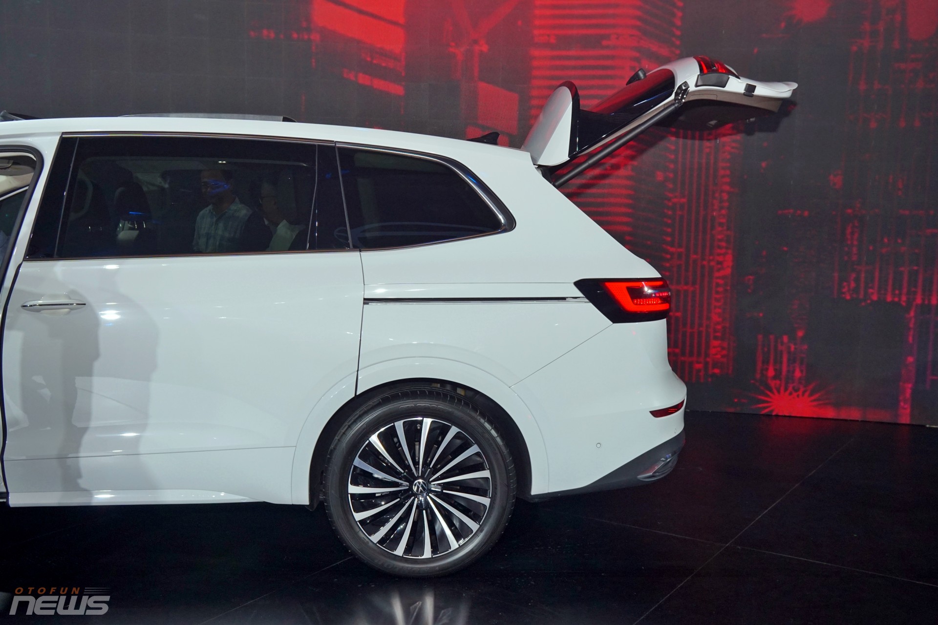 Cận cảnh Volkswagen Viloran 2024 với hàng ghế hạng thương gia