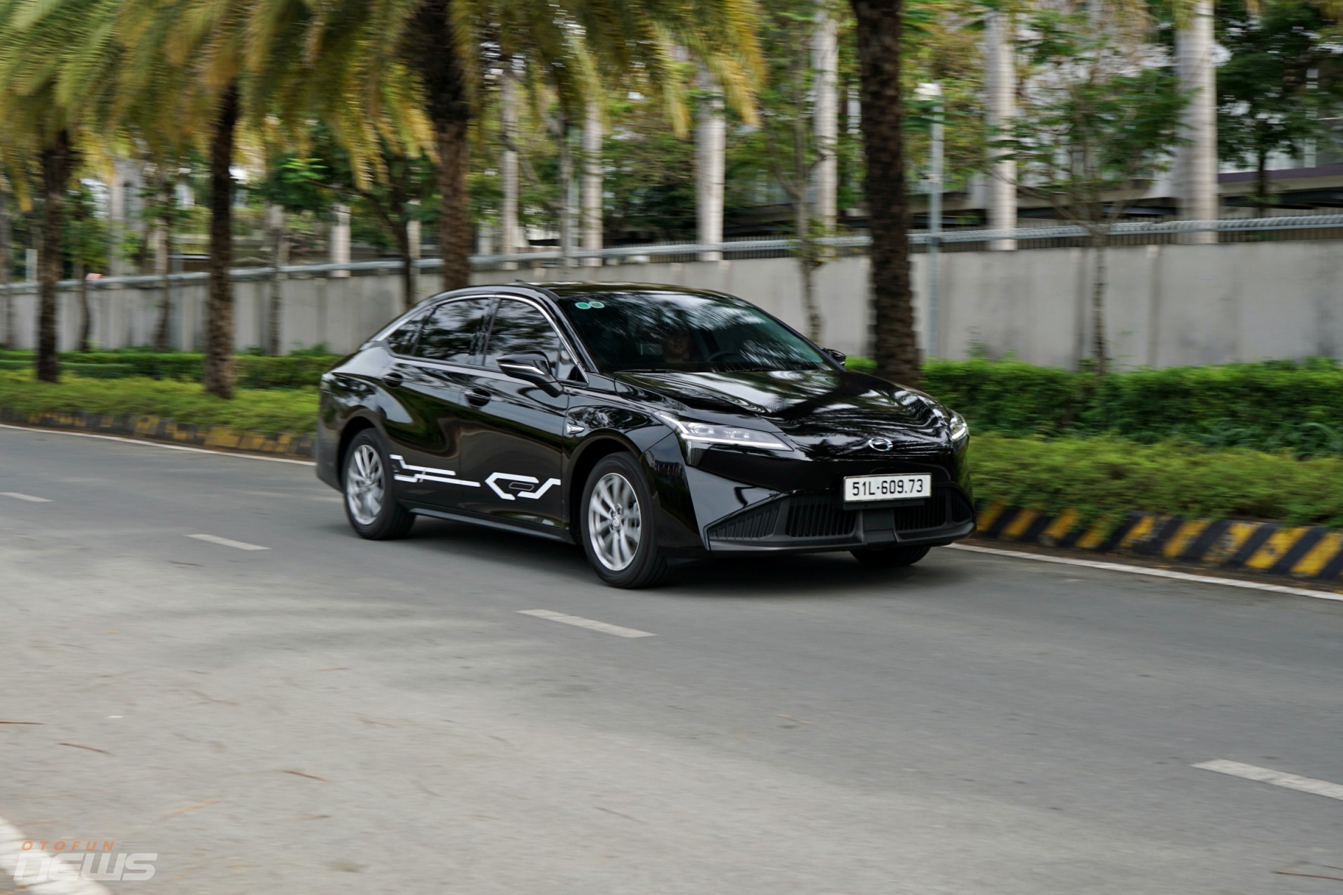 Aion ES: Sedan điện Trung Quốc giữa lằn ranh thực dụng và hiện đại