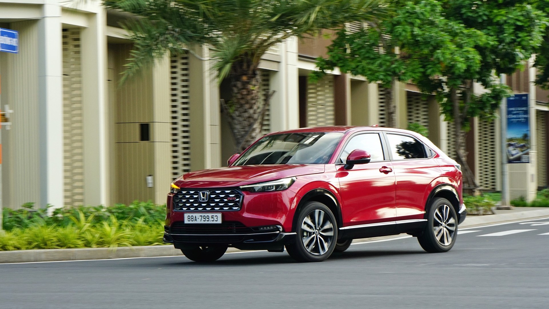 Đánh giá Honda HR-V e:HEV 2025