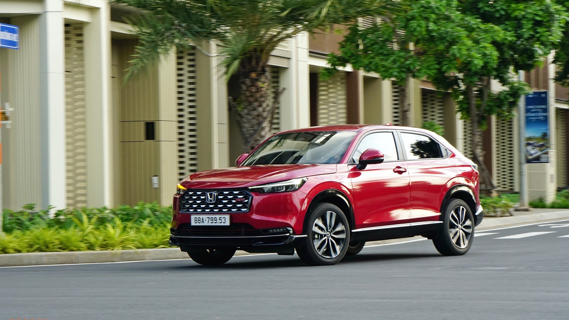 Đánh giá Honda HR-V e:HEV 2025