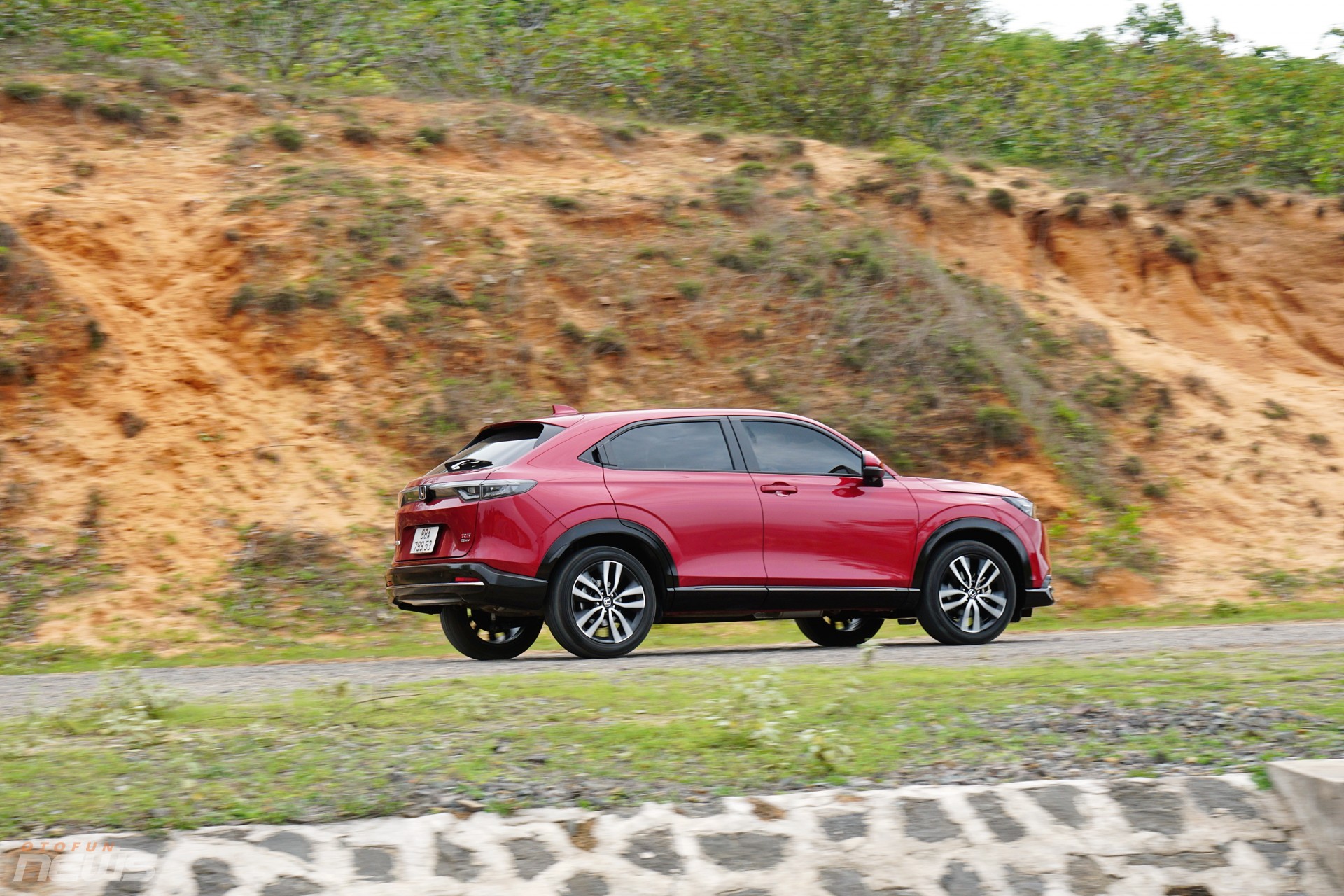 Đánh giá Honda HR-V e:HEV 2025