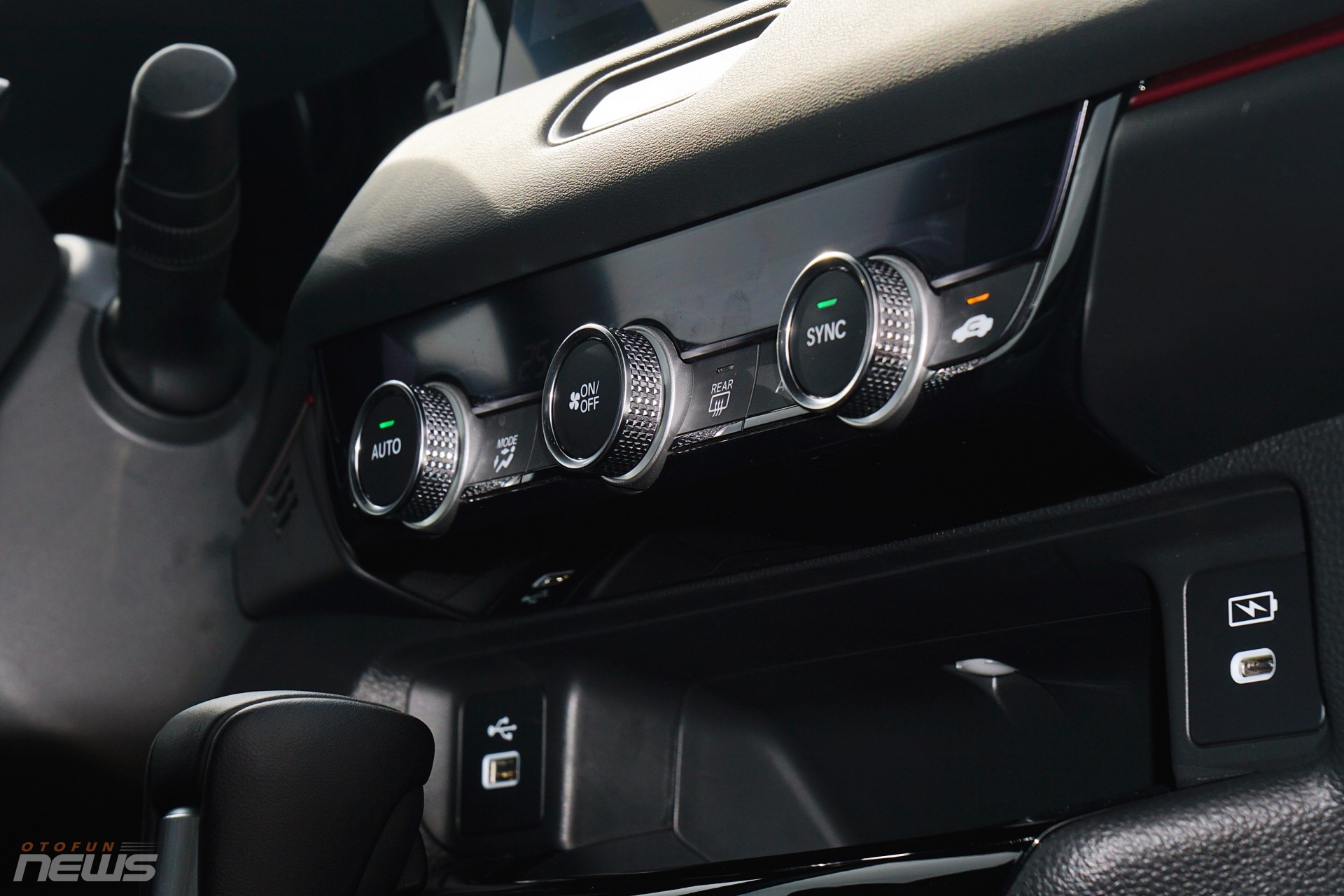 Đánh giá Honda HR-V e:HEV 2025