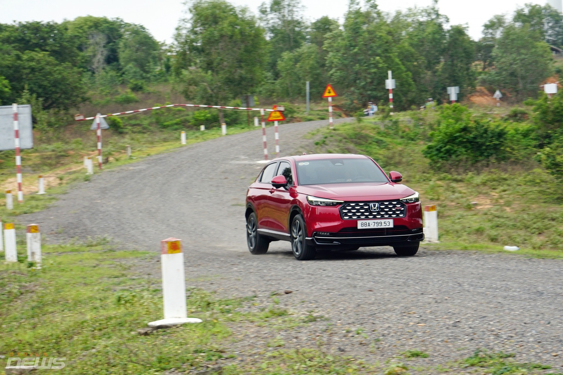 Đánh giá Honda HR-V e:HEV 2025