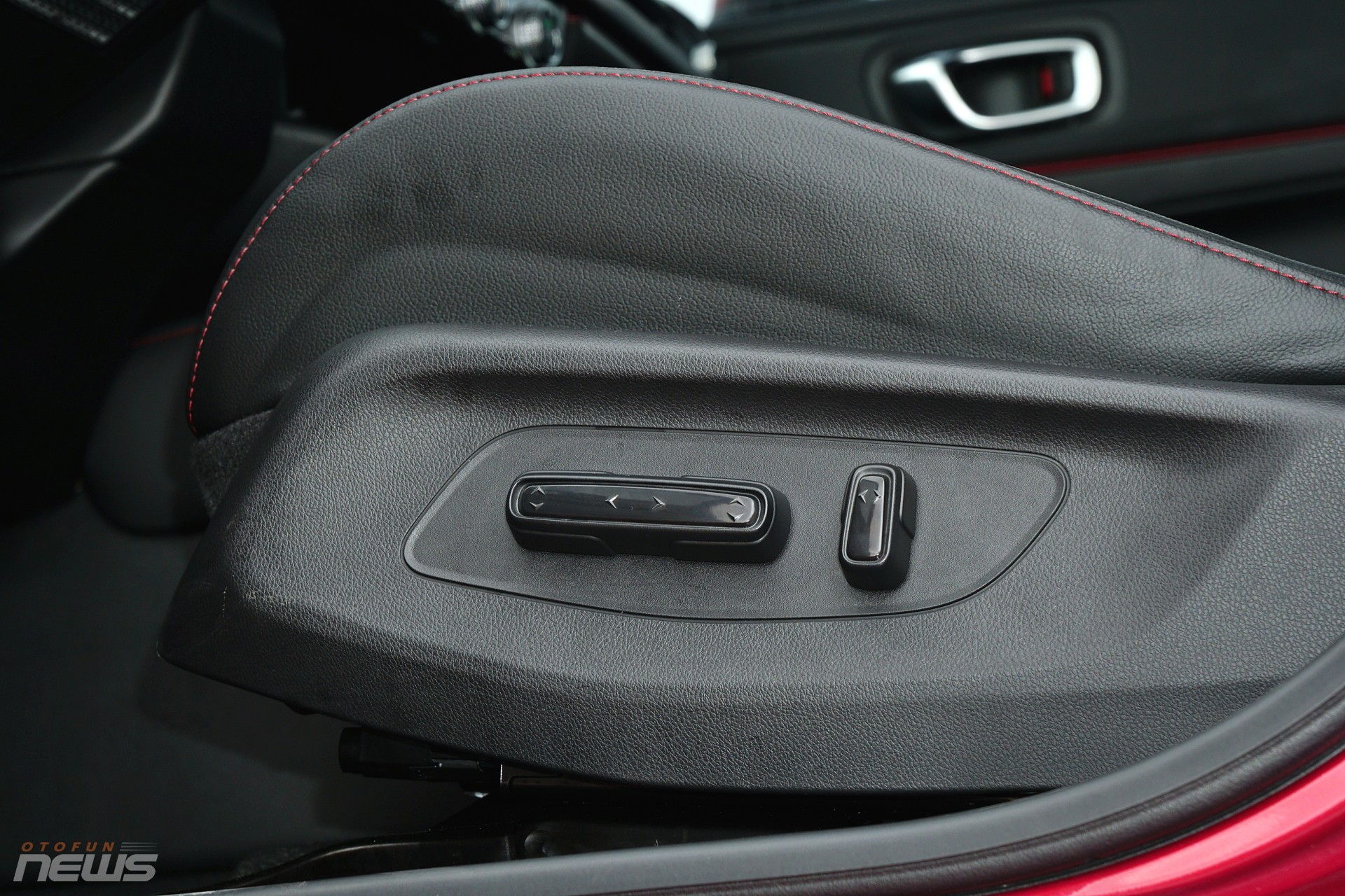 Đánh giá Honda HR-V e:HEV 2025