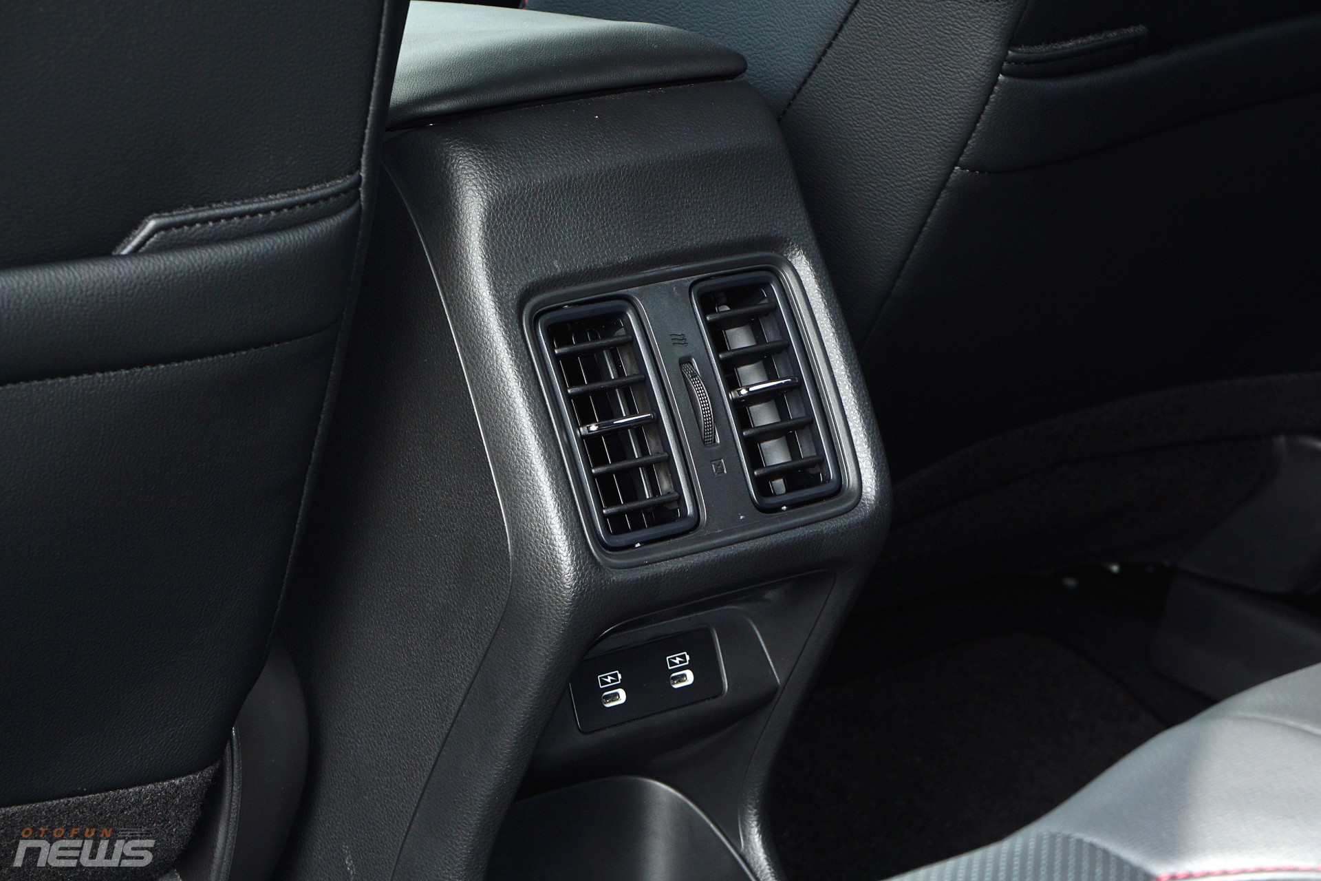 Đánh giá Honda HR-V e:HEV 2025