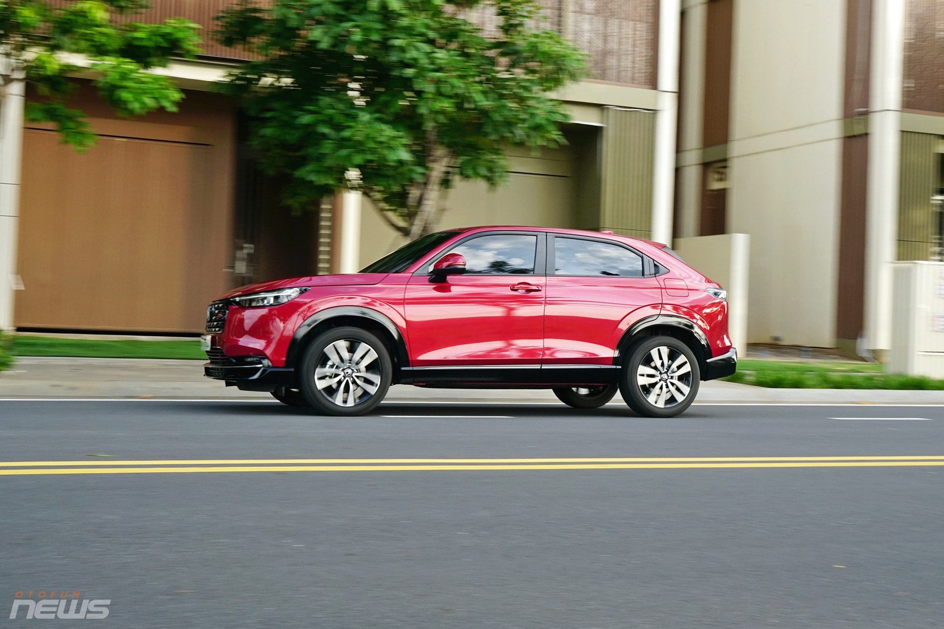 Đánh giá Honda HR-V e:HEV 2025