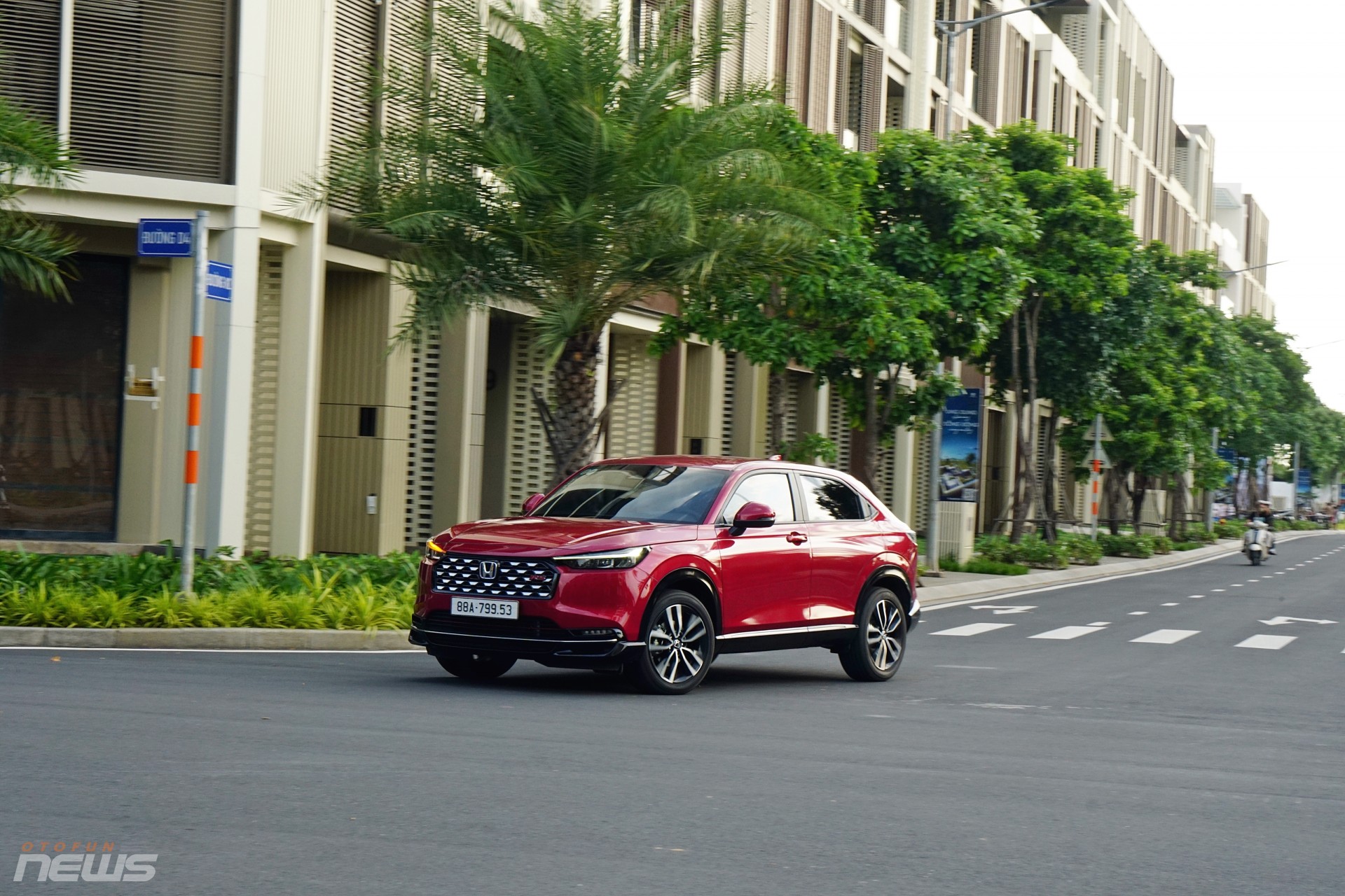 Đánh giá Honda HR-V e:HEV 2025