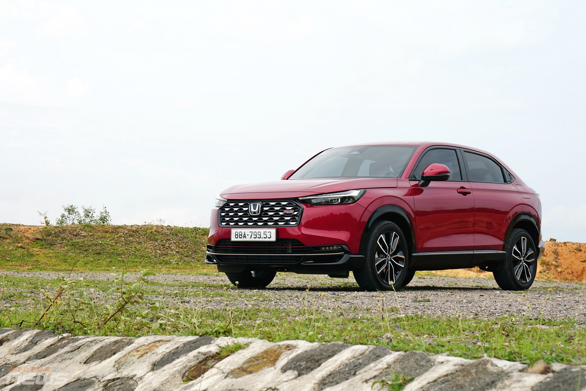 Đánh giá Honda HR-V e:HEV 2025