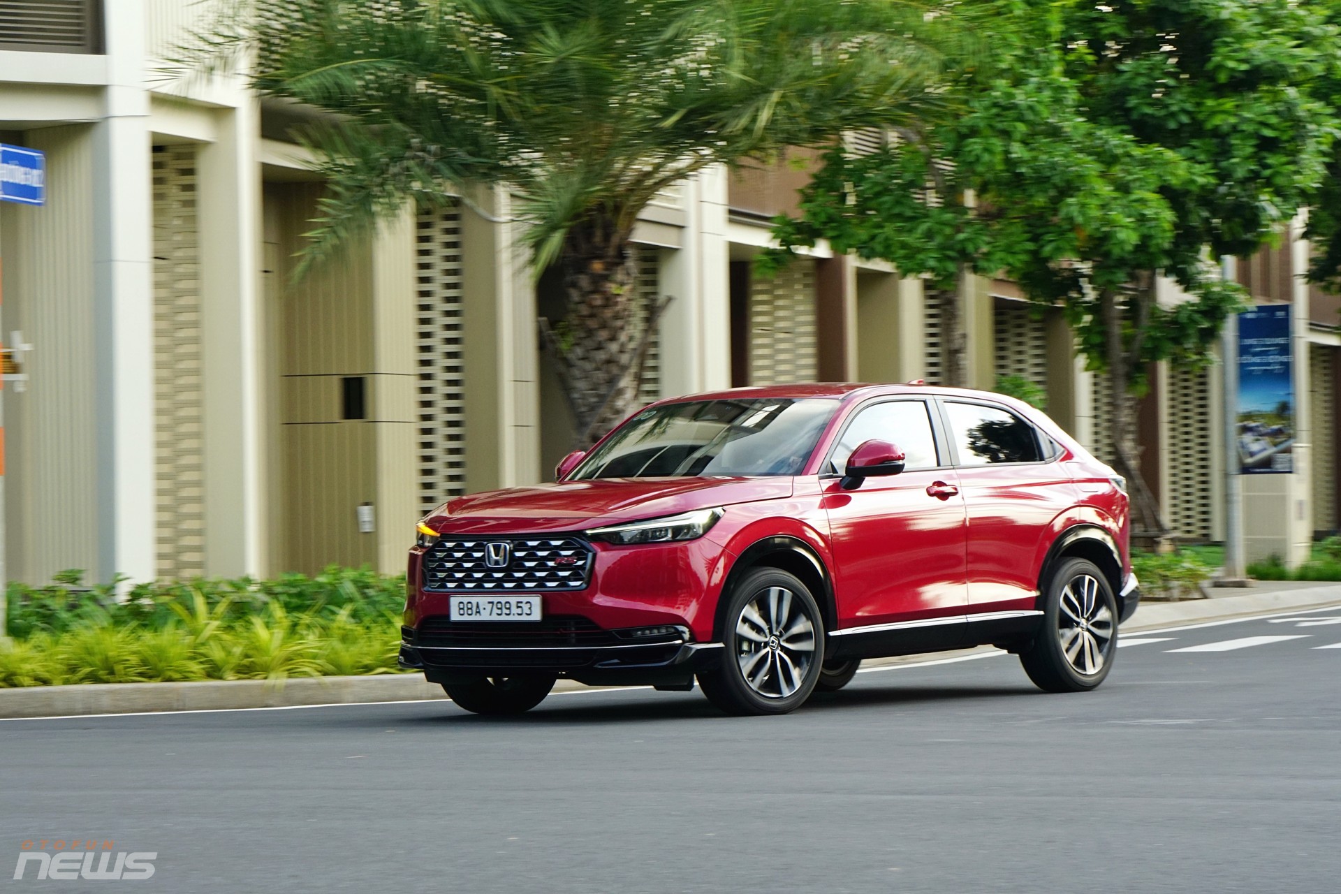 Đánh giá Honda HR-V e:HEV 2025