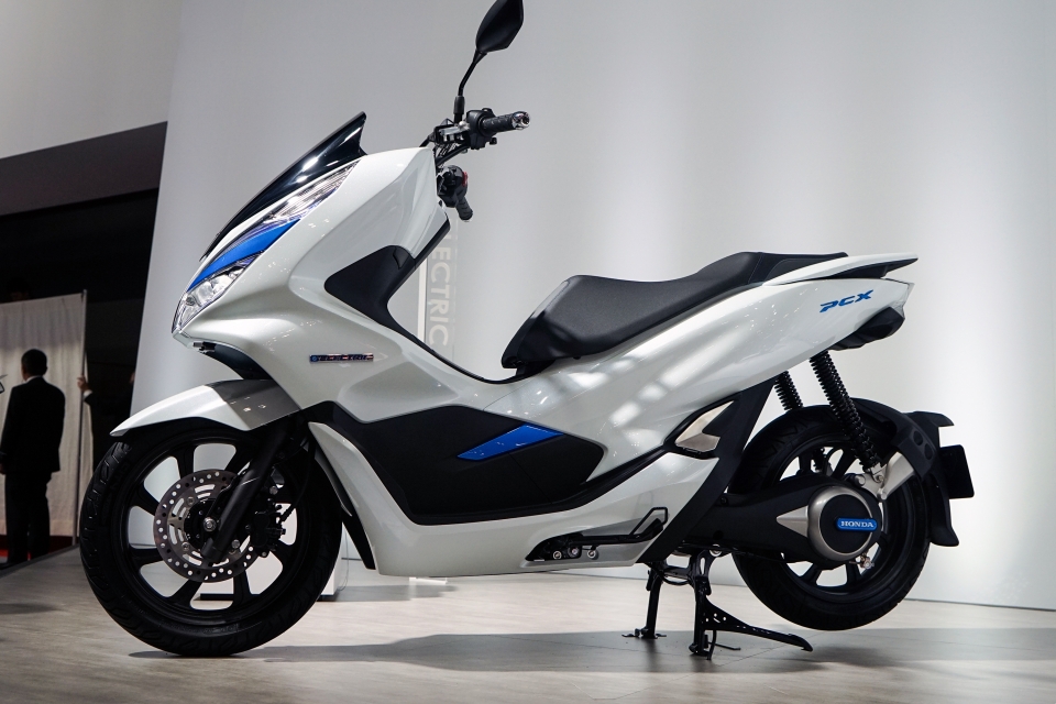 Honda PCX hybrid chính thức có mặt tại Việt Nam giá xuất xưởng từ 899  triệu đồng  Báo Dân trí