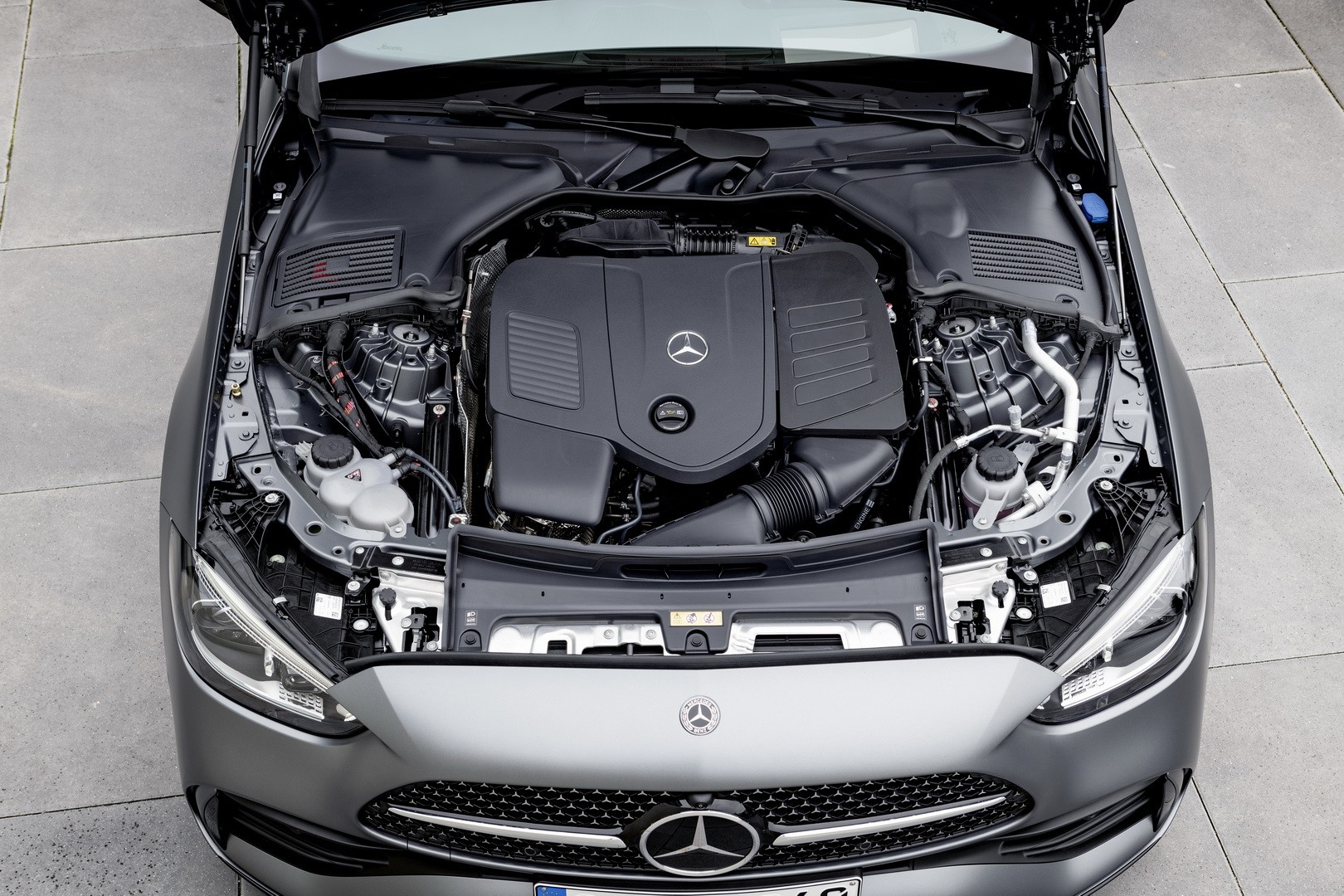 Mercedes-Benz C300 thế hệ mới về Việt Nam với giá từ 2,399 tỷ đồng