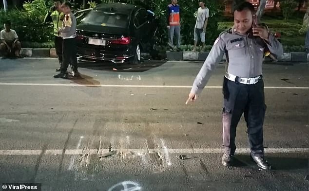 Thoát nạn kỳ diệu sau khi xe BMW lao xuống từ cầu 12 mét vì tin Google Maps