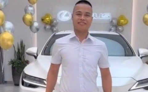Hải Sen khoe xe sang trước khi bị bắt